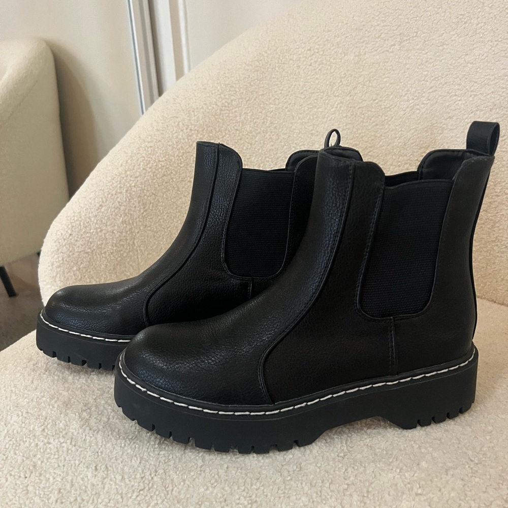 Black Chunky Chelsea Boots